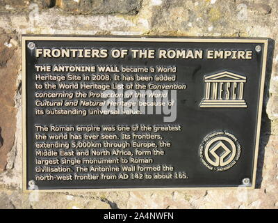 "Frontiere dell'Impero Romano"; un pannello di informazioni presso il sito del Patrimonio Mondiale dell'Bath-House romano a Bearsden, vicino al Antonine Wall. Foto Stock