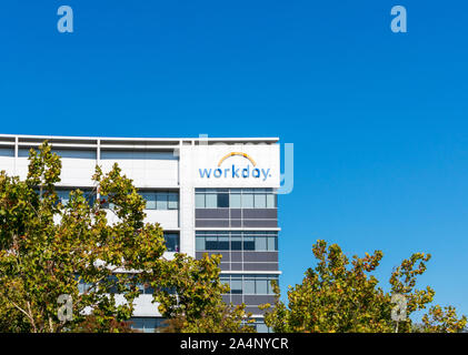 Segno della giornata lavorativa e il logo presso la sede facciata di edificio nella Silicon Valley. I giorni lavorativi, Inc. è on-demand dal fornitore di software Foto Stock