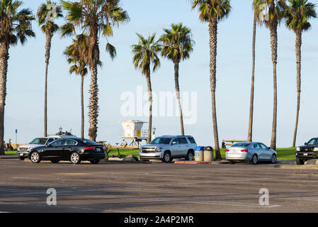 Parcheggio in Mission Bay su una mattinata di ottobre. San Diego, California, Stati Uniti d'America. Foto Stock