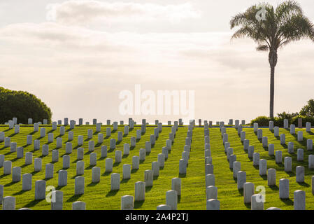 Fort Rosecrans Cimitero nazionale su una mattinata di ottobre. San Diego, California, Stati Uniti d'America. Foto Stock