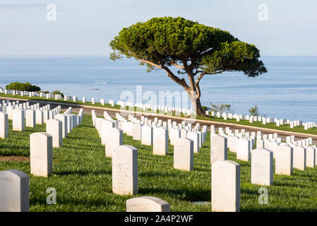 Fort Rosecrans Cimitero nazionale su una mattinata di ottobre. San Diego, California, Stati Uniti d'America. Foto Stock