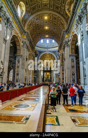 Vaticano, Roma, Italia, 19 Ottobre 2018: Interno della Basilica di San Pietro in Vaticano, Roma, Italia Foto Stock