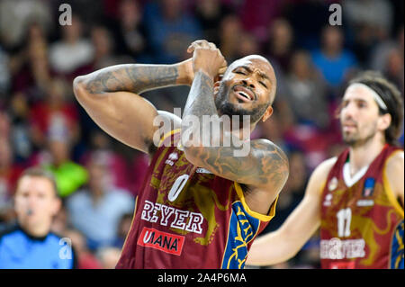 Venezia, Italia. 15 ottobre, 2019. oIke UDANOH di Umana Reyer Venezia, Italia, durante l umana Reyer Venezia vs Tofas Bursa - Basket campionato EuroCup - Credit: LPS/Alessio Marini/Alamy Live News Foto Stock