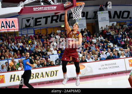 Venezia, Italia. 15 ottobre, 2019. Stefano TONUT ofUmana Reyer Venezia, Italia, durante l umana Reyer Venezia vs Tofas Bursa - Basket campionato EuroCup - Credit: LPS/Alessio Marini/Alamy Live News Foto Stock