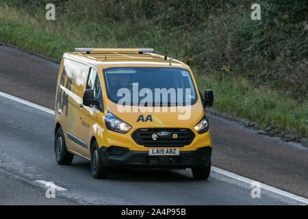 AA recupero ripartizione veicolo Ford Transit Viaggiare sulla autostrada M6 vicino a Preston nel Lancashire, Regno Unito Foto Stock