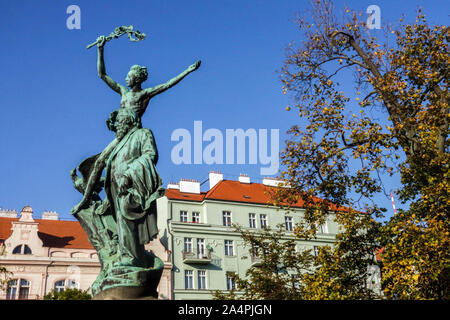 Memoriale di Svatopluk Chech, edifici a Praga Vinohrady Repubblica Ceca appartamenti Foto Stock