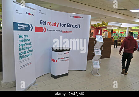 Preparatevi per Brexit stand, a M5 Motorway Services, Gloucestershire, South West England, Regno Unito Foto Stock