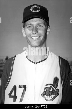 Tommy Giovanni era un Major League Baseball pitcher che ha iniziato la sua carriera negli anni sessanta con la Cleveland Indians ed è meglio conosciuto per una procedura chirurgica per la sua ferita braccio di beccheggio che prolungata carriera ed è ora noto come Tommy John Surgery. Foto Stock