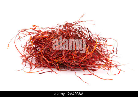 Peperoncino rosso fili isolati su sfondo bianco. Sacco di tutto il peperoncino rosso thread. Foto Stock