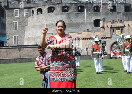 Sydney, Australia. Il 16 ottobre 2019. La finale prova generale del più grande mai Royal Edinburgh Tattoo militare nei suoi 69 anni di storia si è svolta di fronte a 120 piedi di replica del Castello di Edinburgo presso lo stadio ANZ. Nella foto: Tonga. Credito: Richard Milnes/Alamy Live News Foto Stock