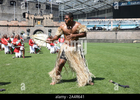 Sydney, Australia. Il 16 ottobre 2019. La finale prova generale del più grande mai Royal Edinburgh Tattoo militare nei suoi 69 anni di storia si è svolta di fronte a 120 piedi di replica del Castello di Edinburgo presso lo stadio ANZ. Nella foto: Figi. Credito: Richard Milnes/Alamy Live News Foto Stock