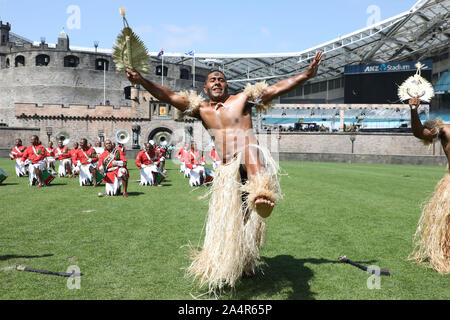 Sydney, Australia. Il 16 ottobre 2019. La finale prova generale del più grande mai Royal Edinburgh Tattoo militare nei suoi 69 anni di storia si è svolta di fronte a 120 piedi di replica del Castello di Edinburgo presso lo stadio ANZ. Nella foto: Figi. Credito: Richard Milnes/Alamy Live News Foto Stock