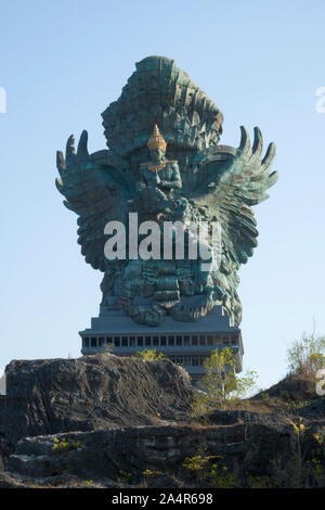 Garuda Wisnu Kencana statua, completato nel 2018 e 120,9 metri, alla GWK parco culturale di Bali, Indonesia Foto Stock