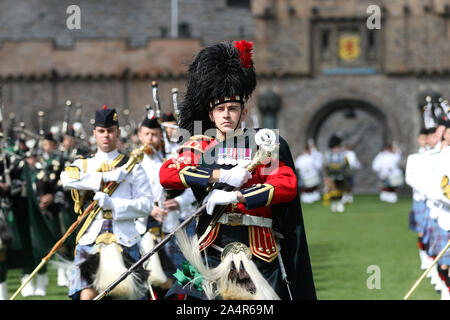 Sydney, Australia. Il 16 ottobre 2019. La finale prova generale del più grande mai Royal Edinburgh Tattoo militare nei suoi 69 anni di storia si è svolta di fronte a 120 piedi di replica del Castello di Edinburgo presso lo stadio ANZ. Credito: Richard Milnes/Alamy Live News Foto Stock