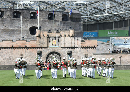 Sydney, Australia. Il 16 ottobre 2019. La finale prova generale del più grande mai Royal Edinburgh Tattoo militare nei suoi 69 anni di storia si è svolta di fronte a 120 piedi di replica del Castello di Edinburgo presso lo stadio ANZ. Nella foto: Tonga. Credito: Richard Milnes/Alamy Live News Foto Stock