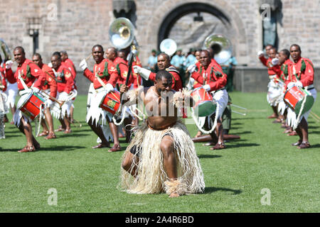 Sydney, Australia. Il 16 ottobre 2019. La finale prova generale del più grande mai Royal Edinburgh Tattoo militare nei suoi 69 anni di storia si è svolta di fronte a 120 piedi di replica del Castello di Edinburgo presso lo stadio ANZ. Nella foto: Figi. Credito: Richard Milnes/Alamy Live News Foto Stock