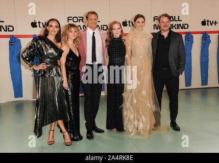 Los Angeles, CA. 15 ottobre, 2019. Jodi Balfour, Sarah Jones, Joel Kinnaman, Wrenn Schmidt, Shantel VanSanten, Michael Dorman all'arrivo per tutta l umanità serie Premiere su Apple TV , Fox Regency Village Theatre di Los Angeles, CA 15 ottobre 2019. Credito: Elizabeth Goodenough/Everett raccolta/Alamy Live News Foto Stock