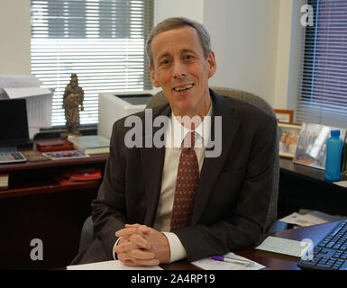 Pechino, USA. 10 ottobre, 2019. Craig Allen, presidente del USA-Cina Business Council (USCBC), reagisce durante un'intervista con Xinhua presso il quartier generale USCBC in Washington, DC, Stati Uniti, 10 ottobre, 2019. Credito: Xiong Maoling/Xinhua/Alamy Live News Foto Stock