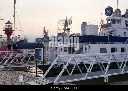 Vintage di navi dal porto di Göteborg nel tardo pomeriggio Foto Stock