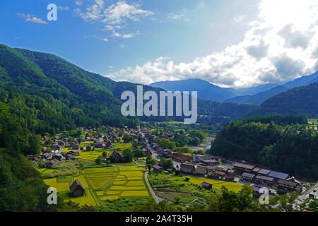 In Giappone il paesaggio originale "Shirakawa-go" .Shirakawa-go è stato scelto per essere importante distretto di conservazione nel 1976. Foto Stock