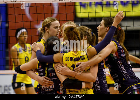 Esultanza Conegliano durante il CEV semifinali 2019 - Imoco Conegliano vs Fenerbahçe, Treviso, Italia, 02 Apr 2019, Pallavolo Pallavolo Champions League Foto Stock