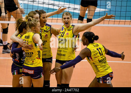 Esultanza Imoco Conegliano durante Imoco Volley Conegliano vs Eczacibasi Istanbul - Quarti di Finale, Treviso, Italia, 13 Mar 2019, Pallavolo pallavolo Foto Stock