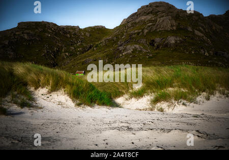 Piccola cappella alla base della montagna sopra Sanna Bay, a Ardnamurchan peninsula, Scozia Foto Stock