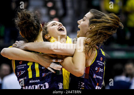 Esultanza Conegliano per la qualificazione ai quarti durante Imoco Conegliano vs Commercecon ŁKS ŁÓDŹ, , Italia, 26 Feb 2019, Pallavolo Pallavolo Champio Foto Stock