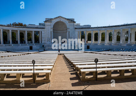 Arlington, VA, Stati Uniti d'America -- 14 ottobre 2019. Un ampio angolo di foto dell'anfiteatro presso la tomba del Milite Ignoto. Foto Stock