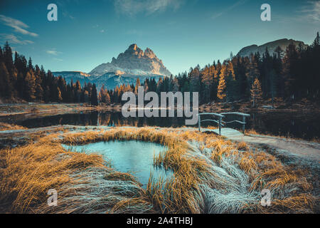 Vista la mattina del Lago Antorno, Dolomiti, lago paesaggio di montagna delle Alpi con picco , Misurina e Cortina d'Ampezzo, Italia. Foto Stock