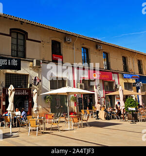 Ristorante/bar su Placa del convento di Dénia, Costa Blanca, Spagna Foto Stock