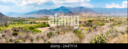Panorama delle valli centrali di Oaxaca in Messico Foto Stock