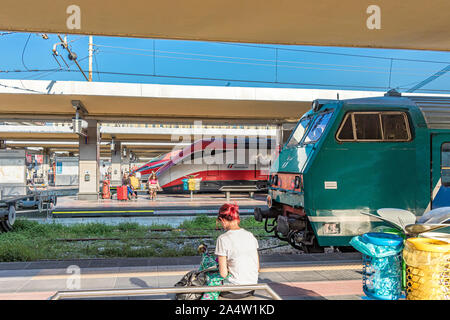 Treno pilota MDVE alla stazione di porta Nuova, Torino, Italia Foto Stock