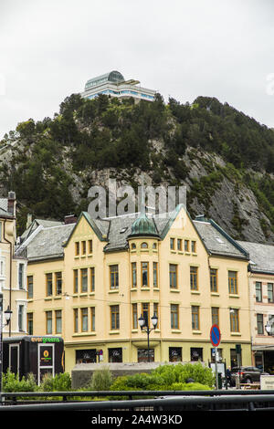 ALESUND, Norvegia - Juny, 2019: Alesund centro citta'. Alesund è comune e un comune in More og Romsdal county, Norvegia Foto Stock