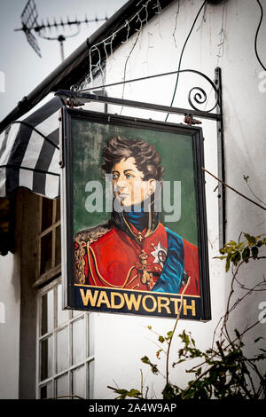 Il George Inn Pub Wadworth segno, St Briavels, Gloucestershire, Regno Unito Foto Stock