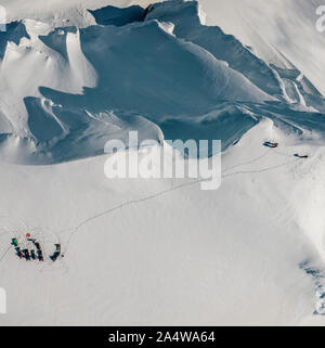 Meteorologi expedition, Mt. Scogliere Hasteinar, Hofsjokull calotta di ghiaccio, Islanda Foto Stock