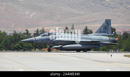 KONYA, Turchia - 26 giugno 2019: Pakistan Air Force Pakistan JF-17 Thunder taxi a Konya aeroporto durante anatolica Eagle Air Force esercizio Foto Stock