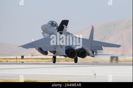 KONYA, Turchia - 26 giugno 2019: US Air Force Boeing F-15E Strike Eagle (CN 1372/E233) in atterraggio a Konya aeroporto durante anatolica Eagle Air Force Exercis Foto Stock