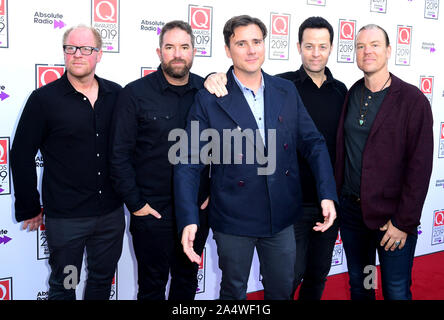 Zach Lind, Jim Adkins, Tom Linton e Rick betulla della band Jimmy mangiare Mondo durante il Q Awards 2019 in associazione con Radio assoluto al Camden Roundhouse di Londra. Foto Stock