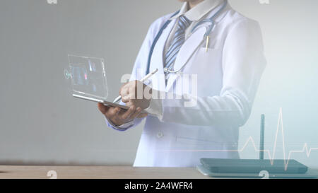 Donna medico tenendo premuto matita digitale e toccando lo schermo sul dispositivo smart con icona mediche Foto Stock