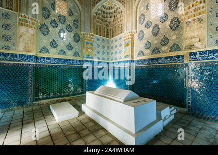 Shirin Beka Oka Mausoleo, costruito da Timur di sua sorella alla fine del XIV secolo. Lo Shah-i-Zinda Ensemble comprende i mausolei e altri rituale bu Foto Stock