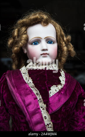 Vicino sul vecchio collezionismo antico, vintage doll Foto Stock