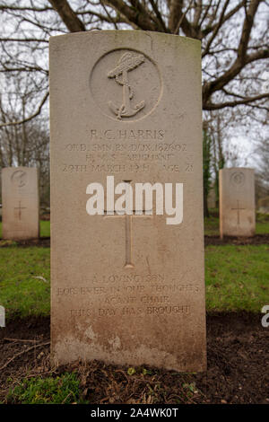 Commissione delle tombe di guerra del Commonwealth Tomba di Richard Charles Harris H.M.S. Ariguani, la Royal Navy, Arnos Vale cimitero Foto Stock