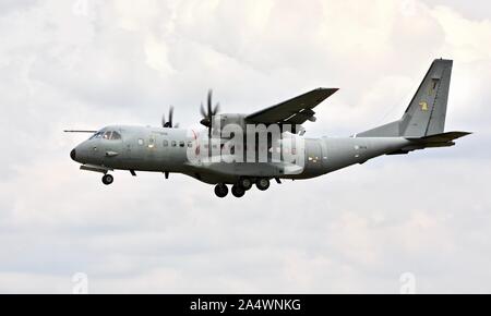 Finnish Air Force C-295M (Camina Sola) arrivando a RAF Fairford per il Royal International Air Tattoo 2019 Foto Stock