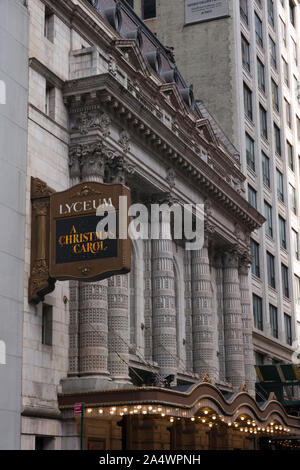 Segno e tendone per A Christmas Carol Vacanze Stagionali mostrano al Lyceum Theatre, 149 West 45th Street, New York, Stati Uniti d'America Foto Stock