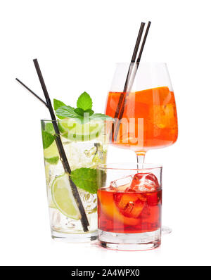 Tre Bicchieri Di Aperol Spritz E Negroni Freddi Cocktail Vicino Alla  Piscina Immagine Stock - Immagine di ricorso, festivo: 182482379