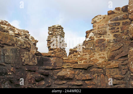 Dettagli architettonici nella parte finale a nord delle rovine del castello di Urquhart Da Loch Ness, Scotland, Regno Unito, Europa. Foto Stock