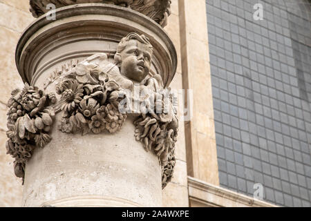 Pietra scolpita cherubino a Saint Paul Cathedral Foto Stock