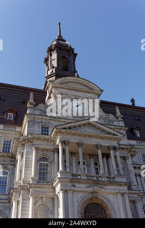 Facciata in stile Secondo Impero Hotel de Ville o Municipio nella vecchia Montreal, Quebec, Canada Foto Stock