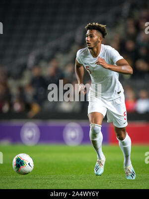 Londra, Regno Unito. 15 ottobre, 2019. Lloyd Kelly (Bournemouth) di Inghilterra U21 durante UEFA EURO U21 qualificatore internazionale match tra Inghilterra U21 e Austria U21 a Stadium MK, Milton Keynes, in Inghilterra il 15 ottobre 2019. Foto di Andy Rowland. Credito: prime immagini multimediali/Alamy Live News Foto Stock